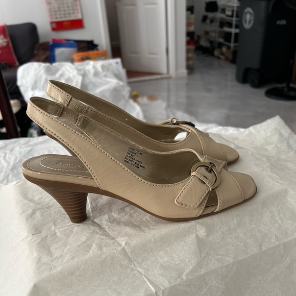 COVINGTON WOMEN’S MID HEEL SANDALS - Picture 2 of 2